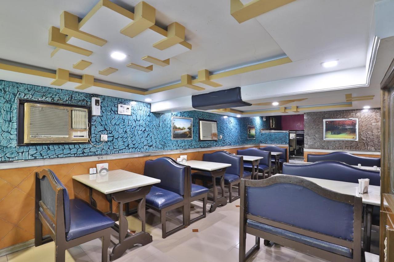 Hotel Midtown Surat Exterior foto