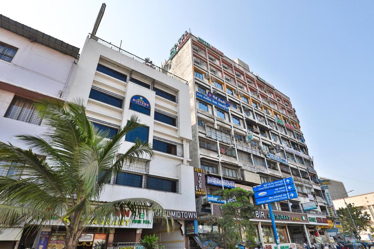 Hotel Midtown Surat Exterior foto