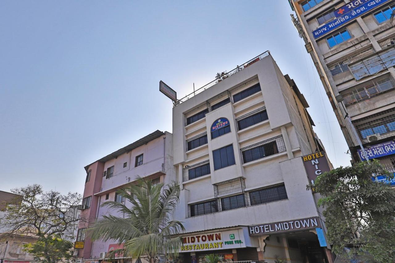 Hotel Midtown Surat Exterior foto
